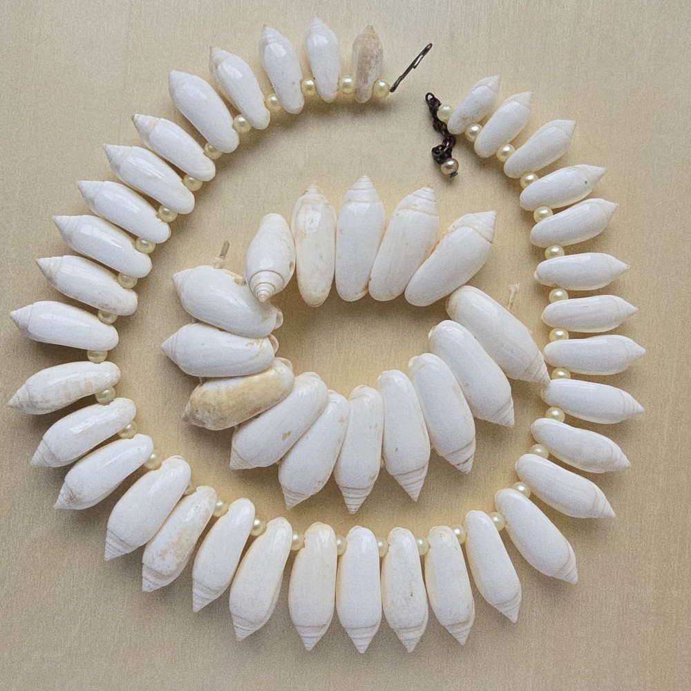 1940s Hawaiian Shell Collar Necklace and Bracelet
